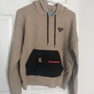Prada hoodie Brown. Clips 1 part missing